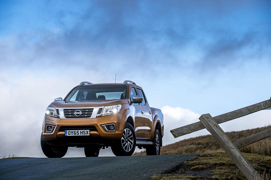  Nissan NP300 Navara Double Cab 2016 года  (UK) (фото 12 из 30)